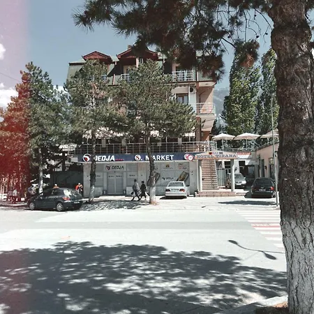Bar Tirana 酒店 3*