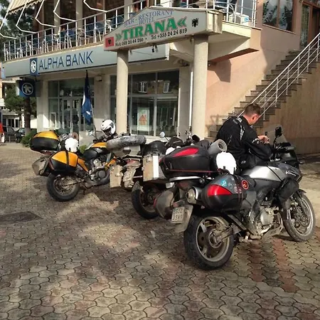 Bar Tirana 酒店 3*